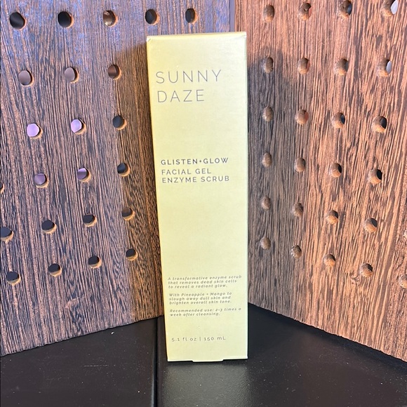 Other - NWT- Sunny Daze Glisten + Glow Facial Gel Enzyme Scrub
